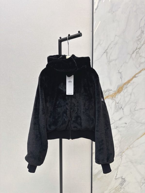 Пальто из кроличьего меха