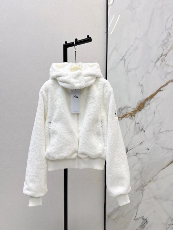 Пальто из кроличьего меха