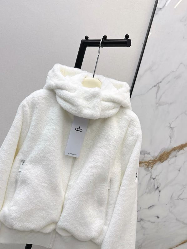 Пальто из кроличьего меха фото 3