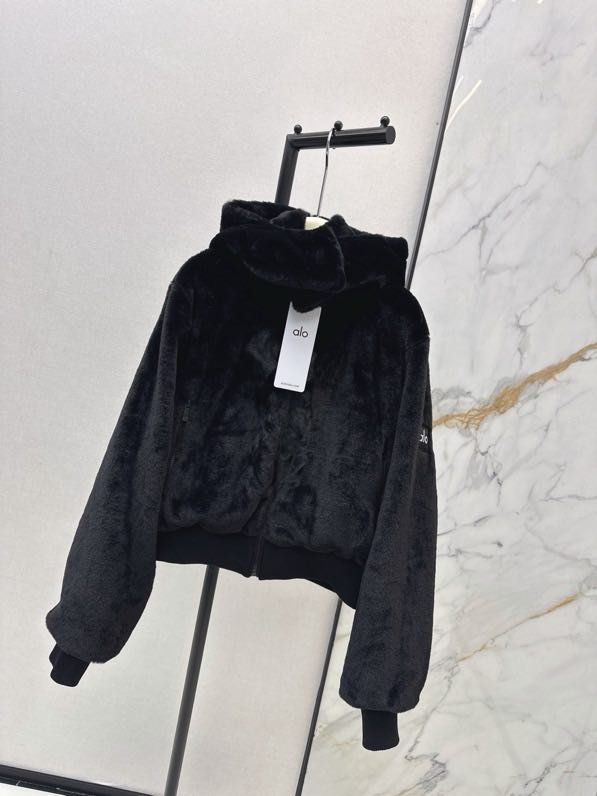 Пальто из кроличьего меха фото 4