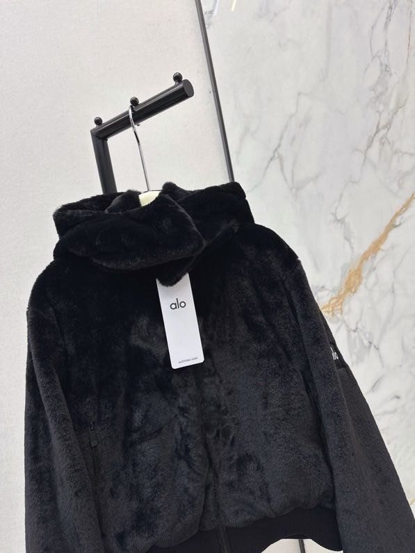 Пальто из кроличьего меха фото 5