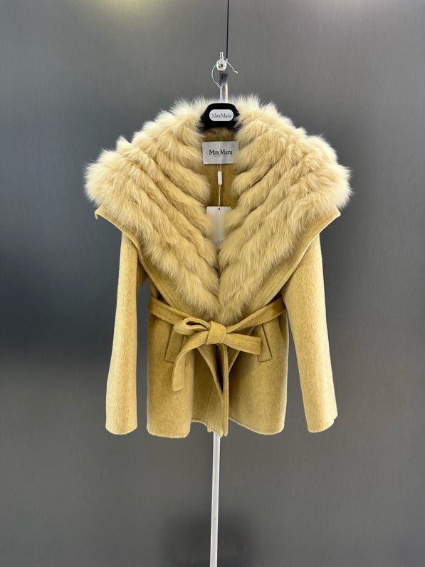 Пальто кашемірове з коміром з лисячого хутра