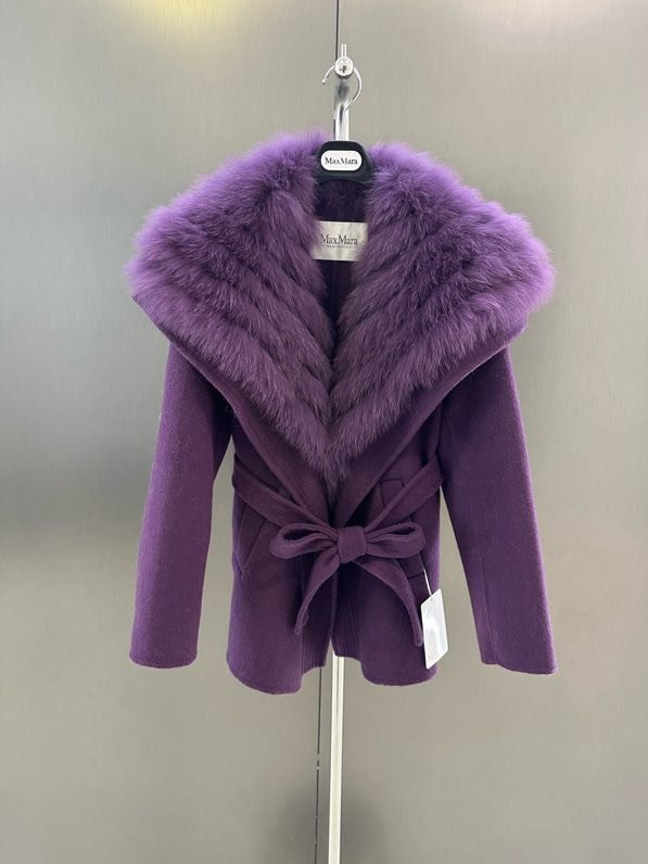 Пальто кашемірове з коміром з лисячого хутра