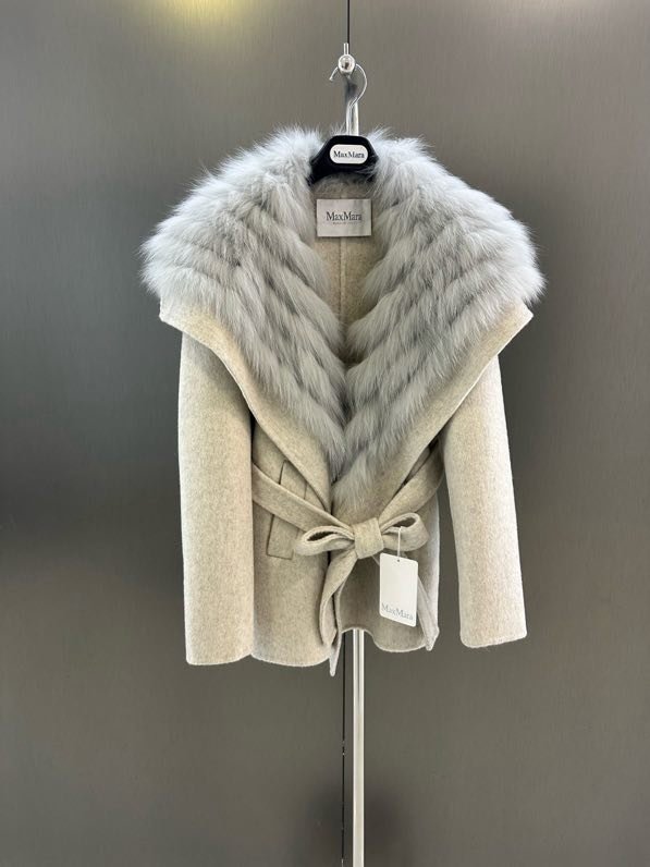 Пальто кашемірове з коміром з лисячого хутра