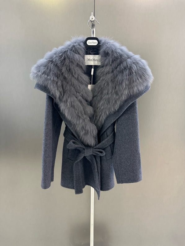 Пальто кашемировое с воротником из лисьего меха