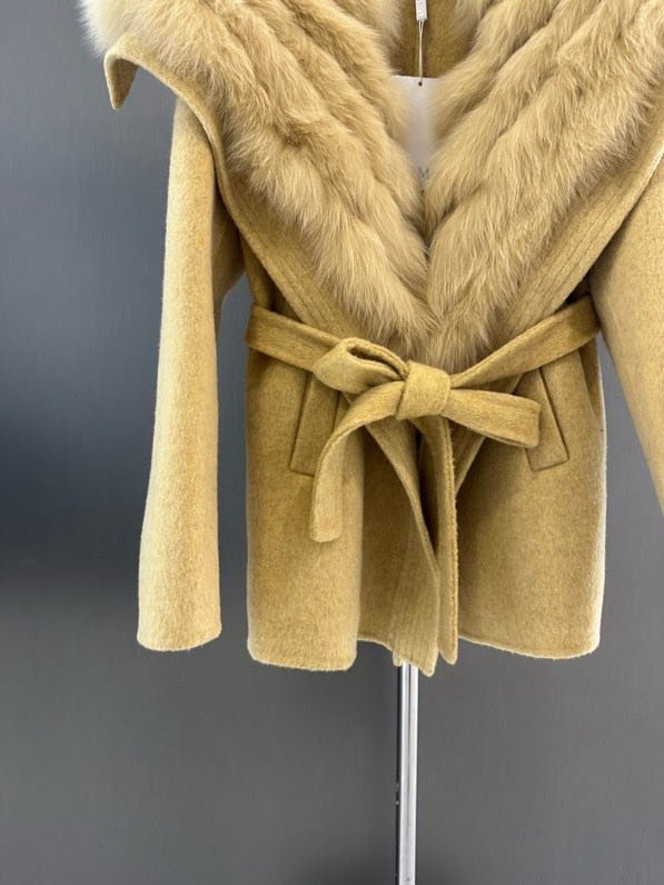 Пальто кашемірове з коміром з лисячого хутра фото 4