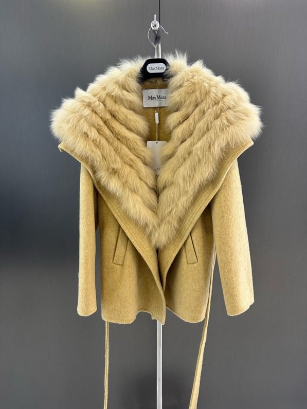 Пальто кашемірове з коміром з лисячого хутра фото 9