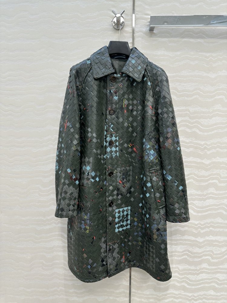 Пальто кожаное женское