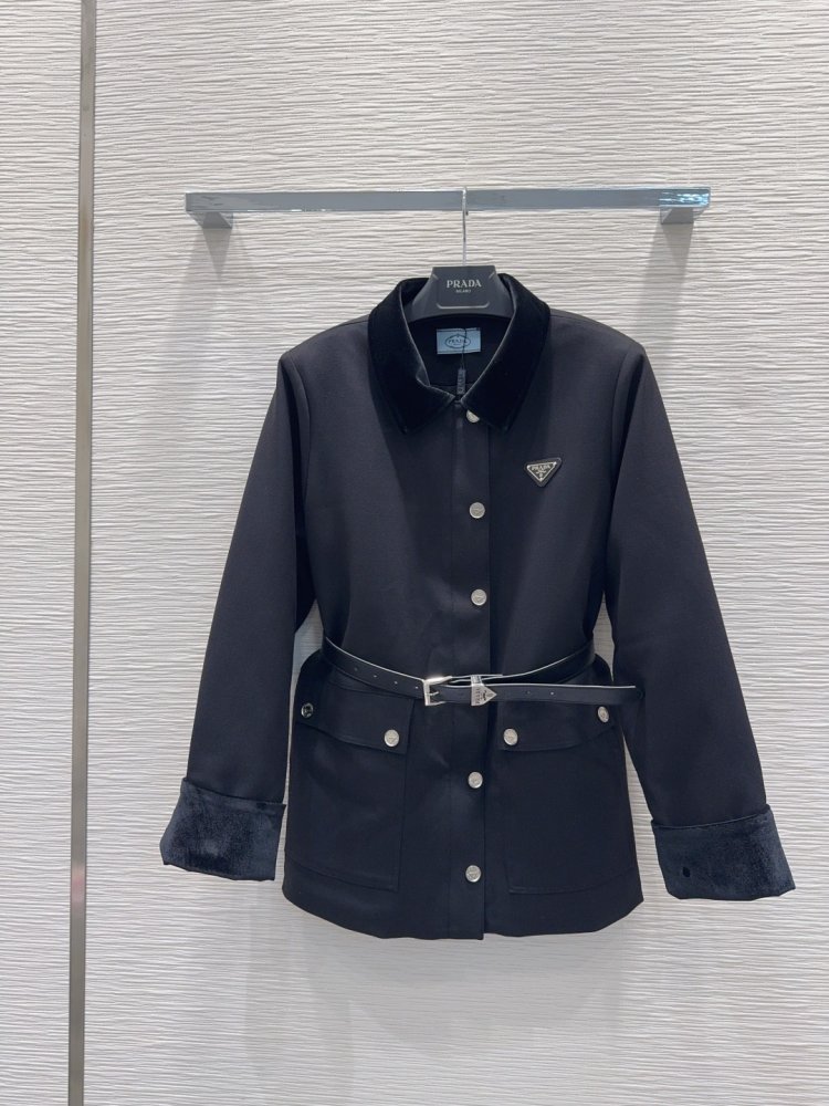 Пальто с бархатными лацканами и манжетами