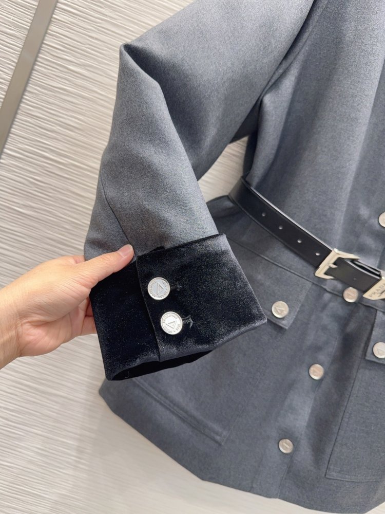 Пальто с бархатными лацканами и манжетами фото 3