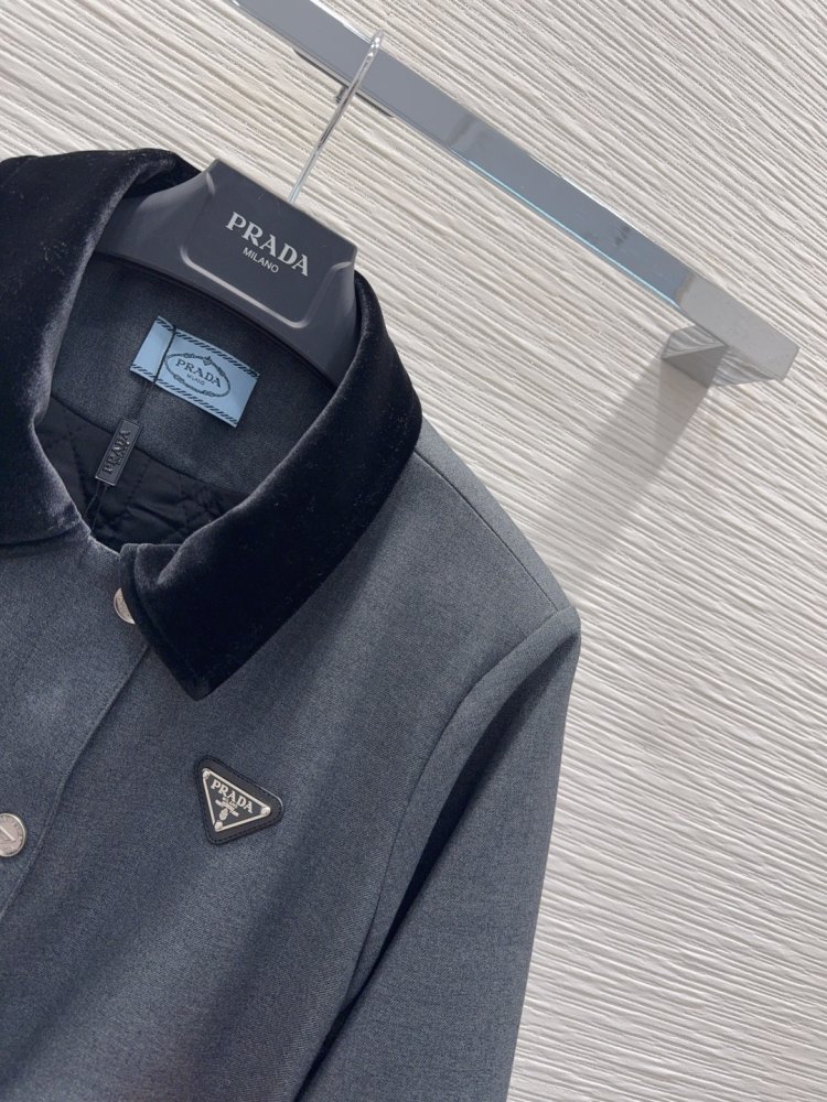 Пальто с бархатными лацканами и манжетами фото 4