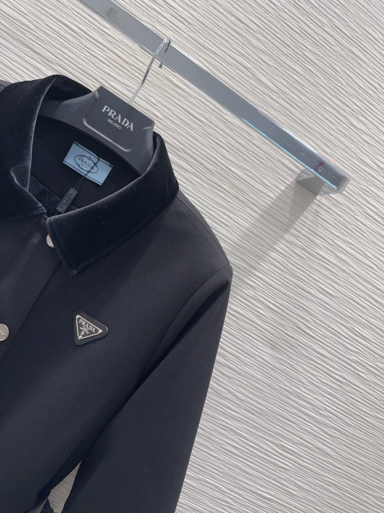 Пальто с бархатными лацканами и манжетами фото 4