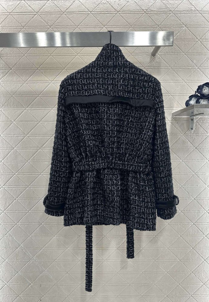 Coat from belt фото 2