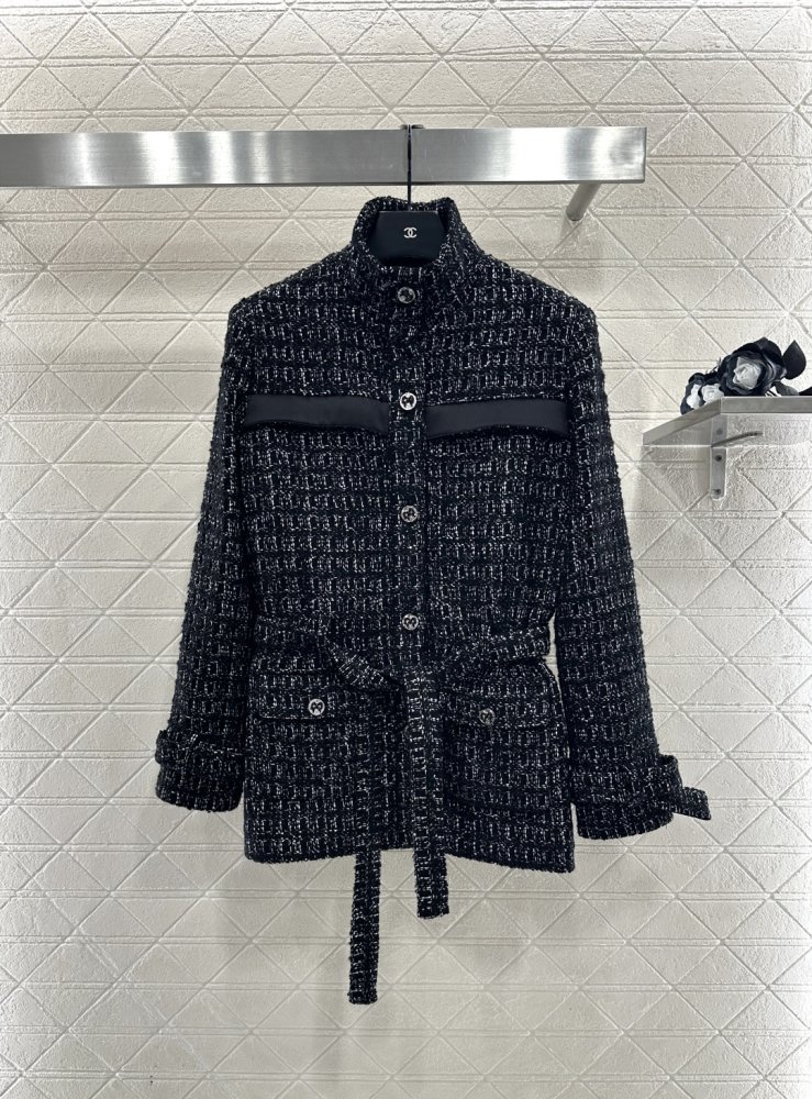 Coat from belt фото 3