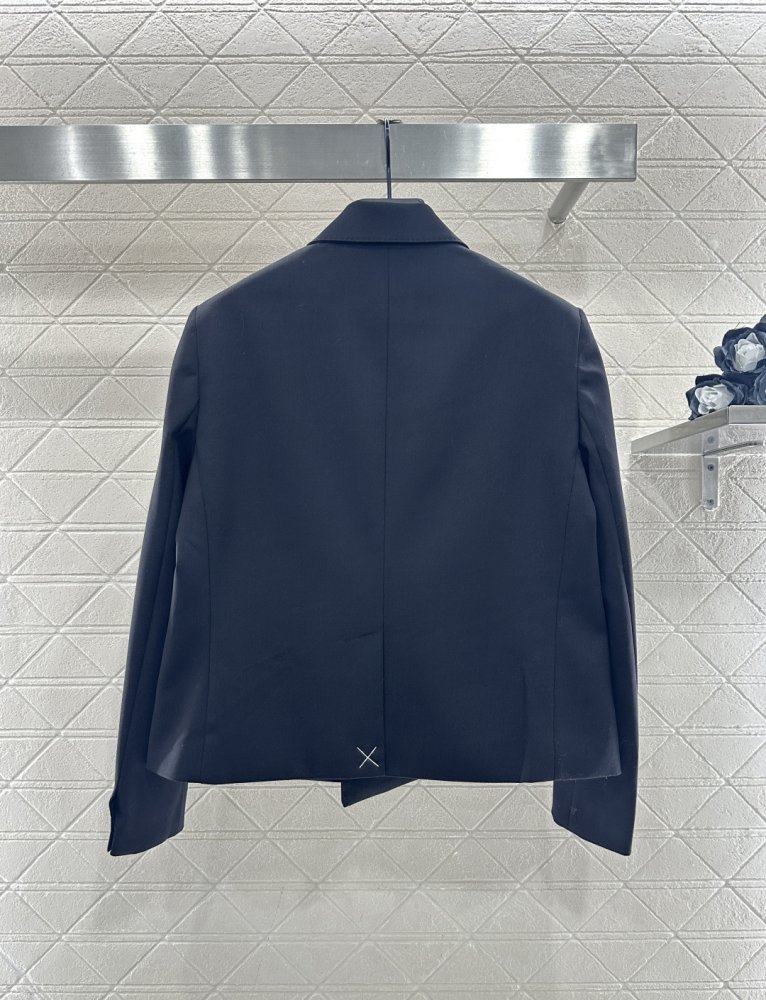 Пальто с прямыми плечами и двубортным кроем фото 2