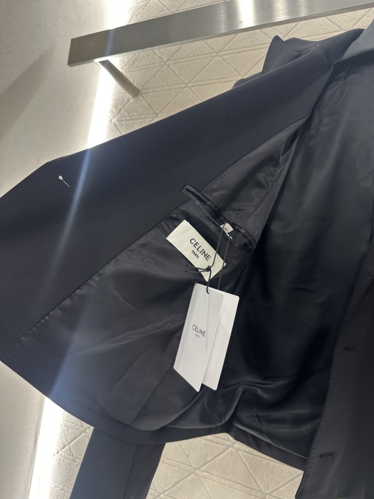 Пальто с прямыми плечами и двубортным кроем фото 7