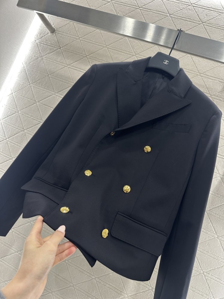 Пальто с прямыми плечами и двубортным кроем фото 8