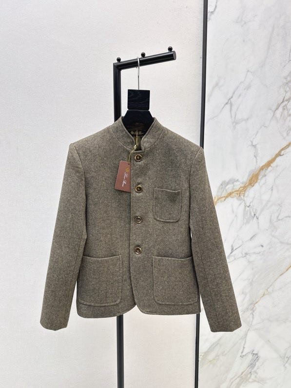 Пальто з коміром стійкою