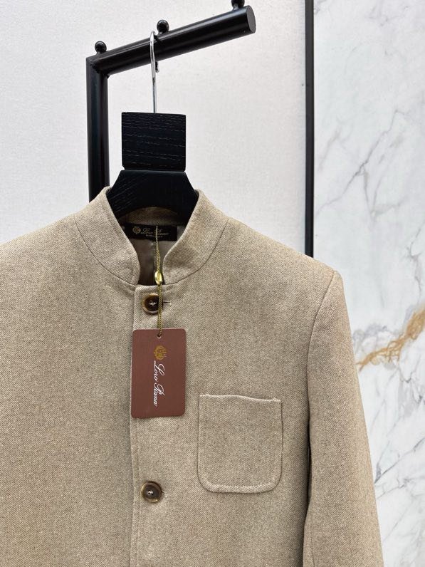 Coat from collar reception фото 2