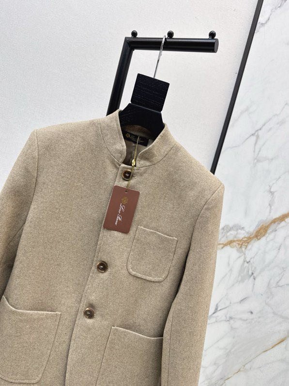 Coat from collar reception фото 3