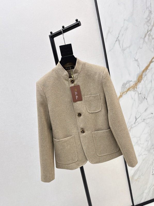 Coat from collar reception фото 5