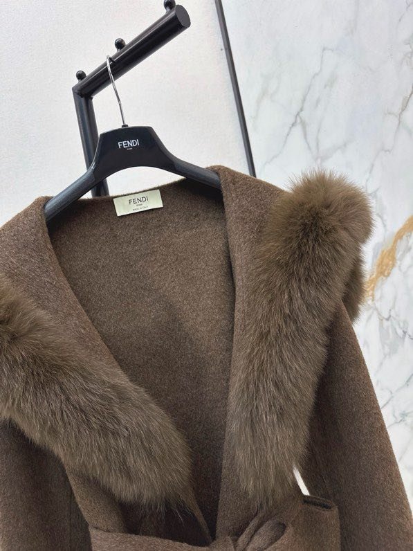 Пальто шерстяное с лисьим мехом фото 2