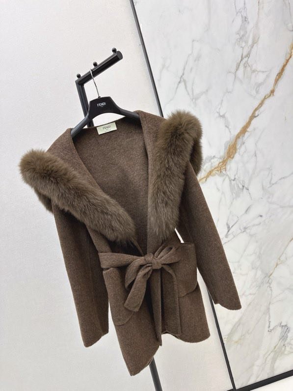 Пальто шерстяное с лисьим мехом фото 3