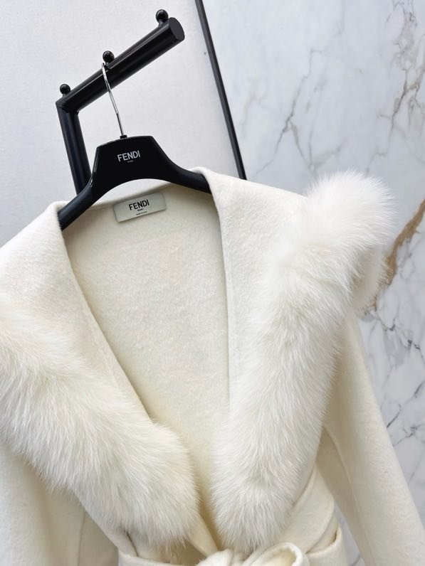 Пальто шерстяное с лисьим мехом фото 3