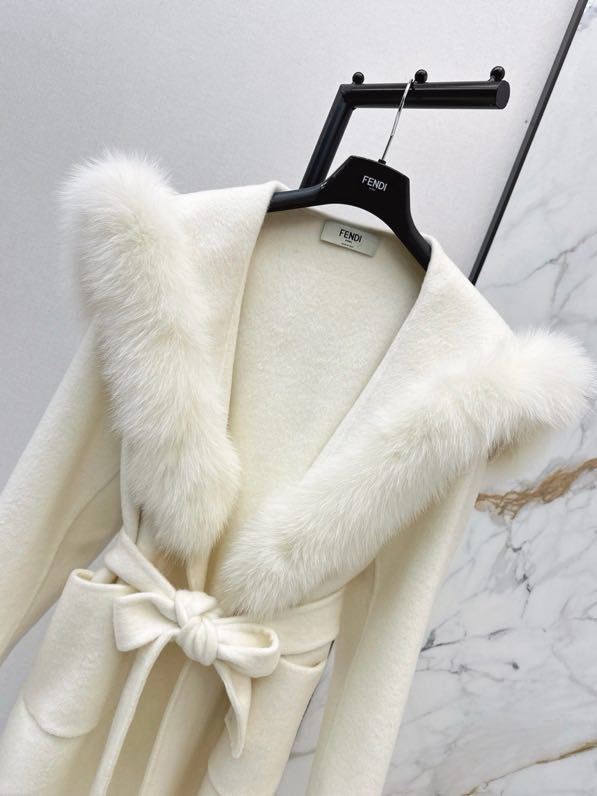 Пальто шерстяное с лисьим мехом фото 4