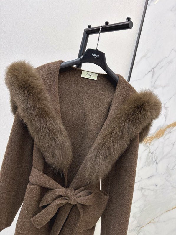 Пальто шерстяное с лисьим мехом фото 5