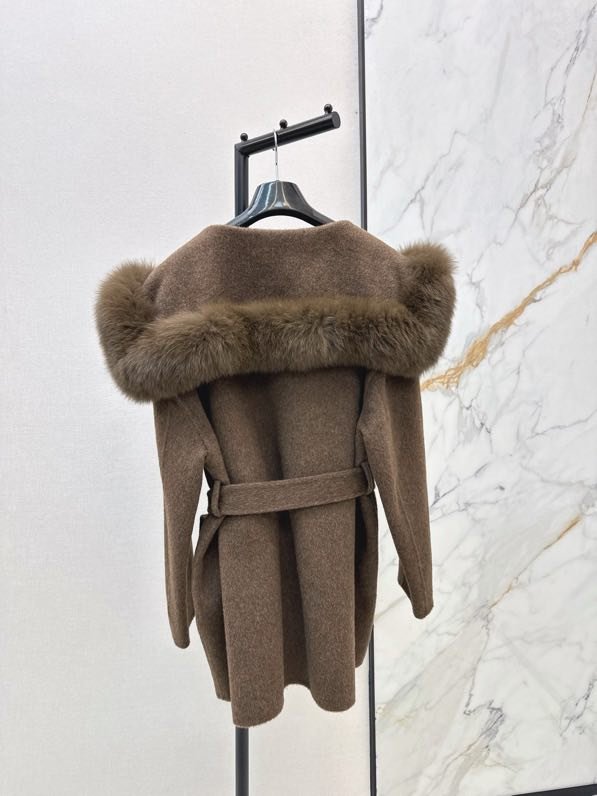 Пальто шерстяное с лисьим мехом фото 9