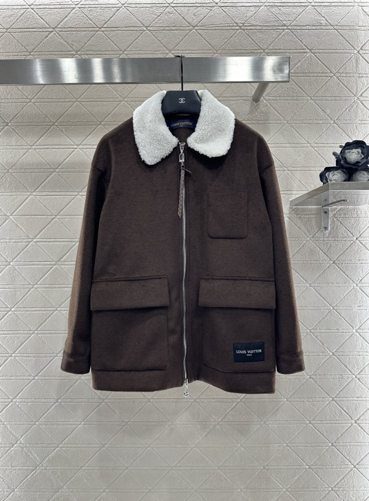 Пальто средней длины с лацканами