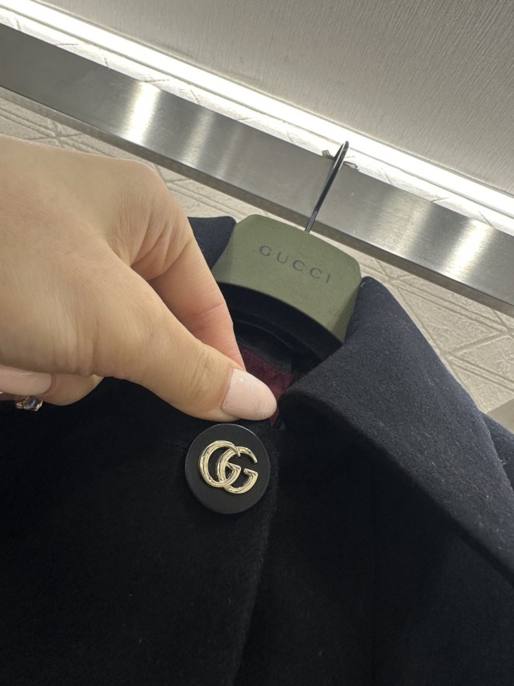 Пальто средней длины с прямыми плечами и лацканами фото 7