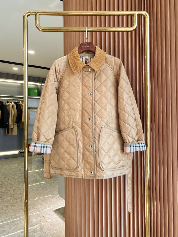 Пальто женское с бархотным воротником фото 2