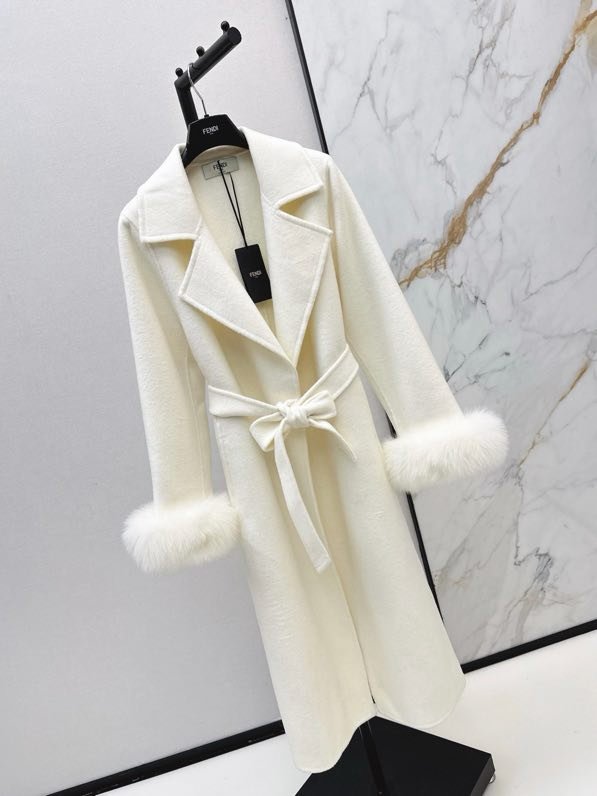 Пальто жіноче з обробкою з лисячого хутра фото 2