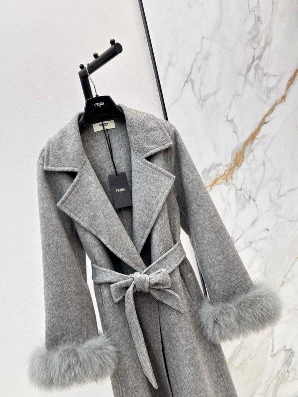 Пальто женское с отделкой из лисьего меха фото 3