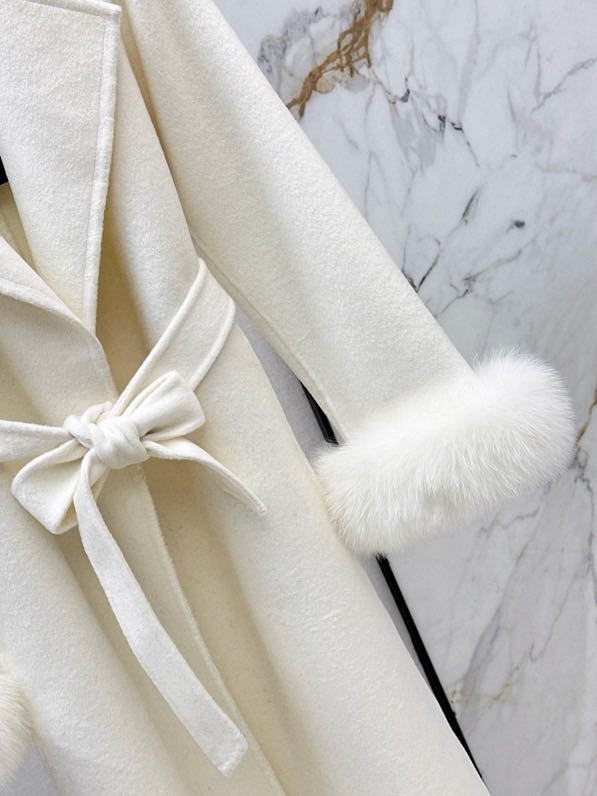 Пальто жіноче з обробкою з лисячого хутра фото 3