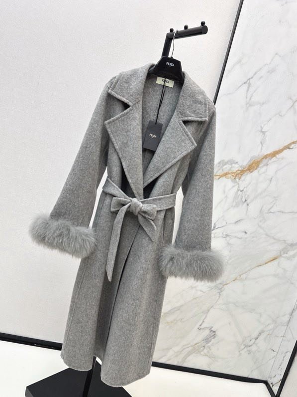 Пальто женское с отделкой из лисьего меха фото 5