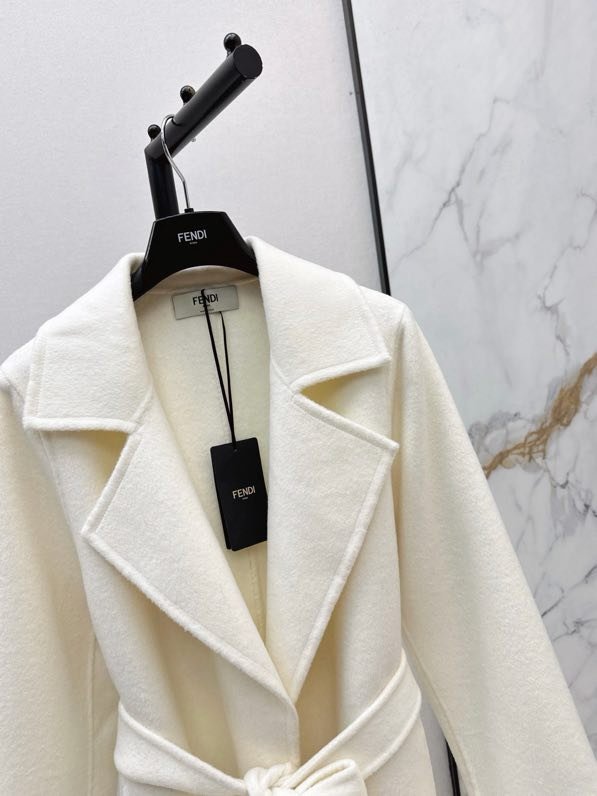 Пальто жіноче з обробкою з лисячого хутра фото 5