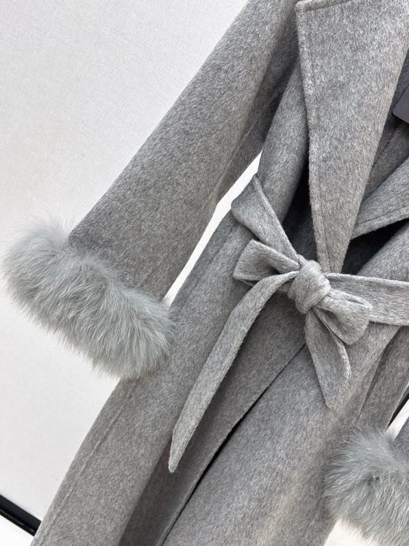 Пальто женское с отделкой из лисьего меха фото 6