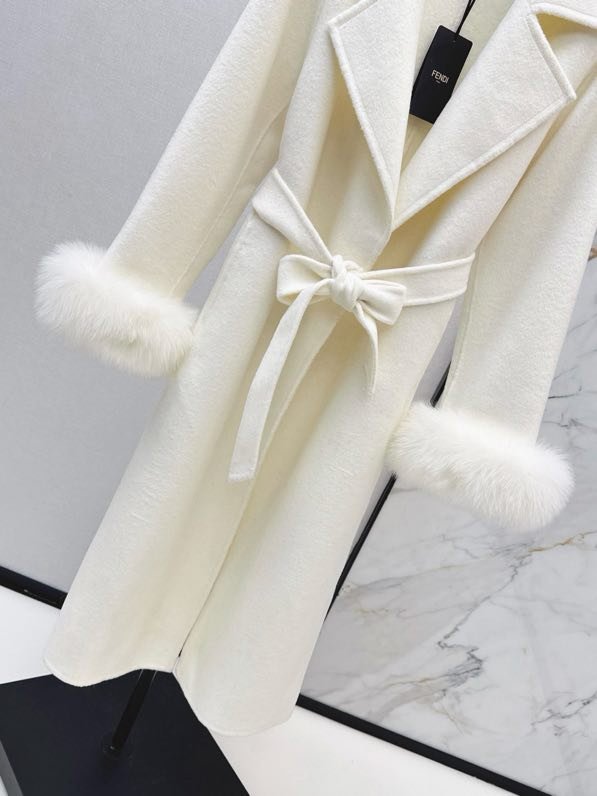 Пальто жіноче з обробкою з лисячого хутра фото 7