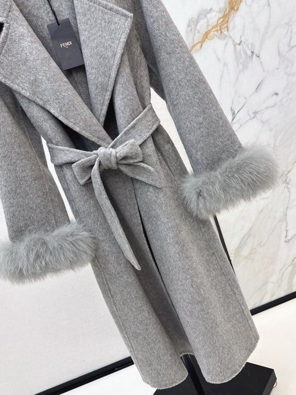 Пальто женское с отделкой из лисьего меха фото 9