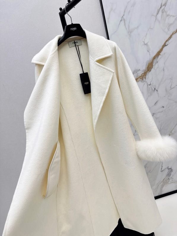 Пальто жіноче з обробкою з лисячого хутра фото 9