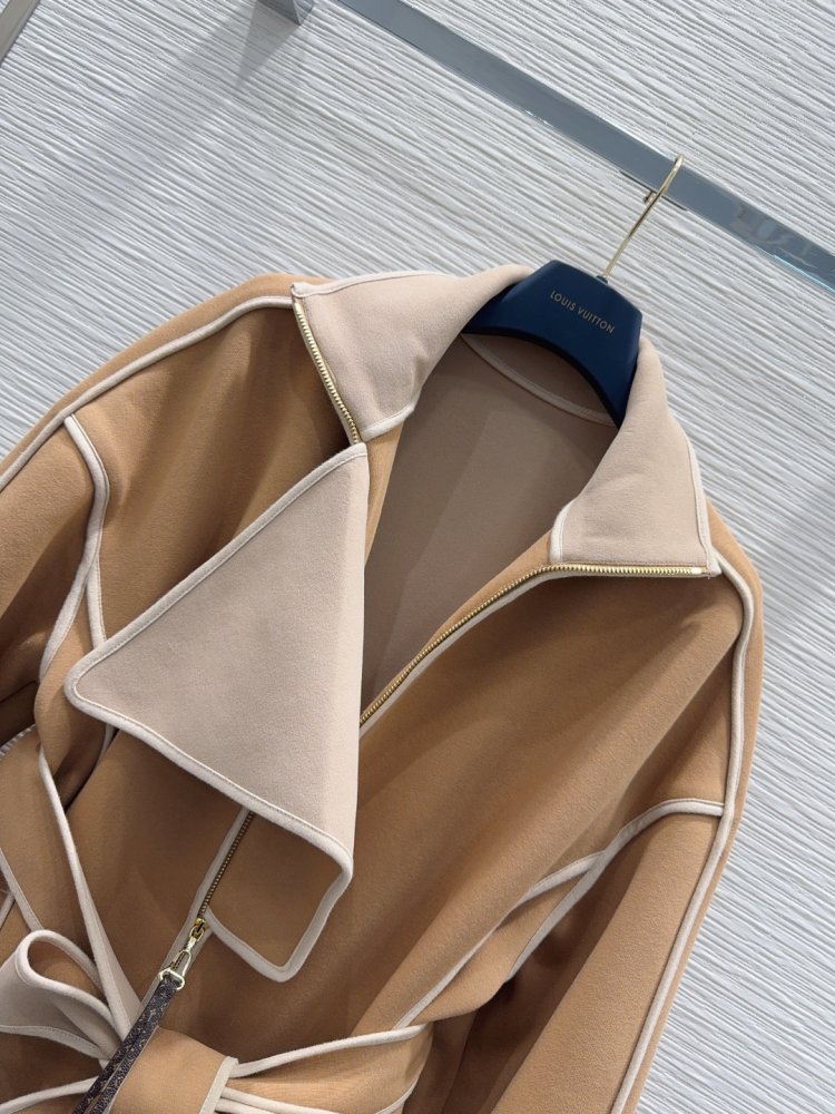 Coat women's from belt фото 4