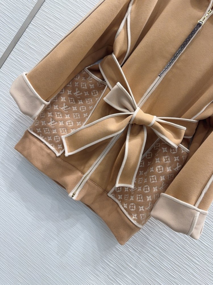 Coat women's from belt фото 5