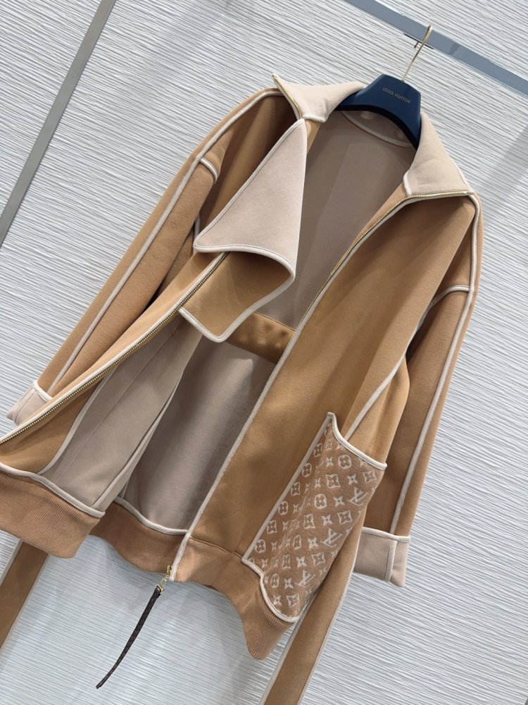 Coat women's from belt фото 8