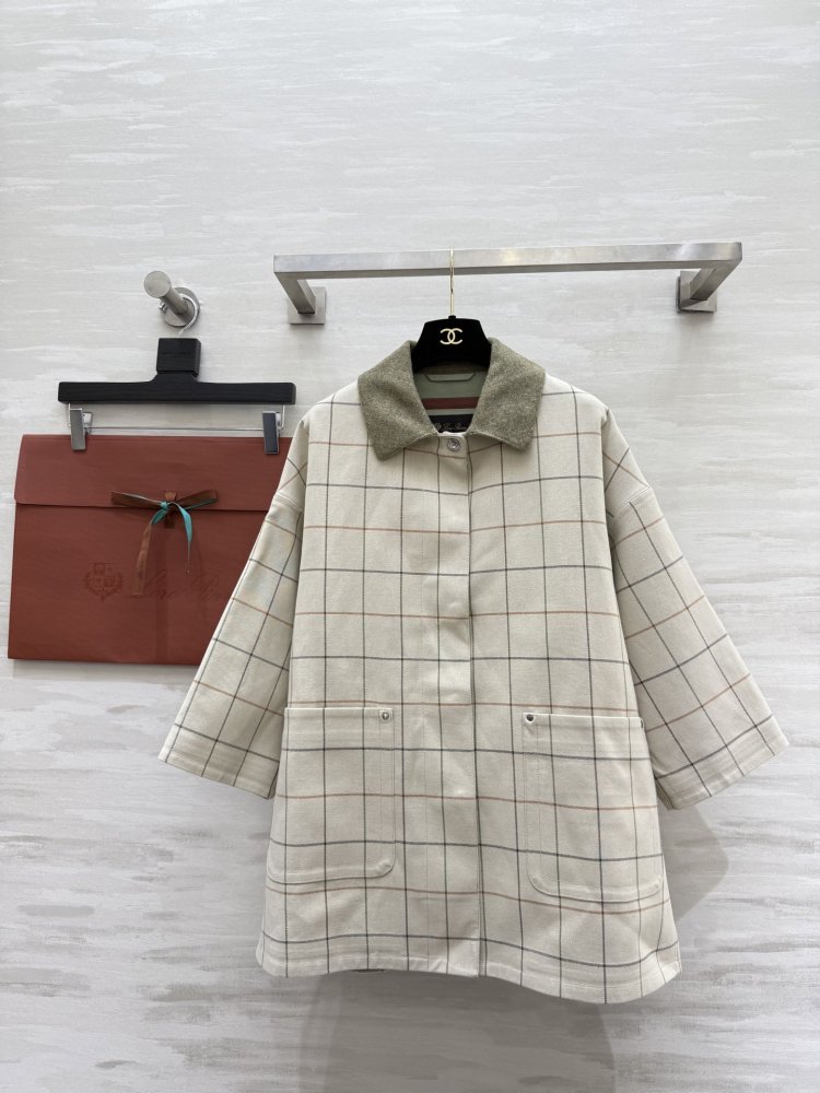 Coat women's