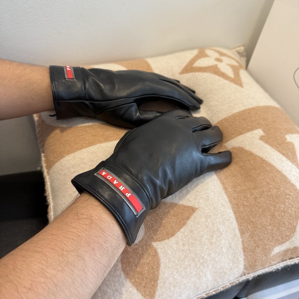 Перчатки кожаные женские