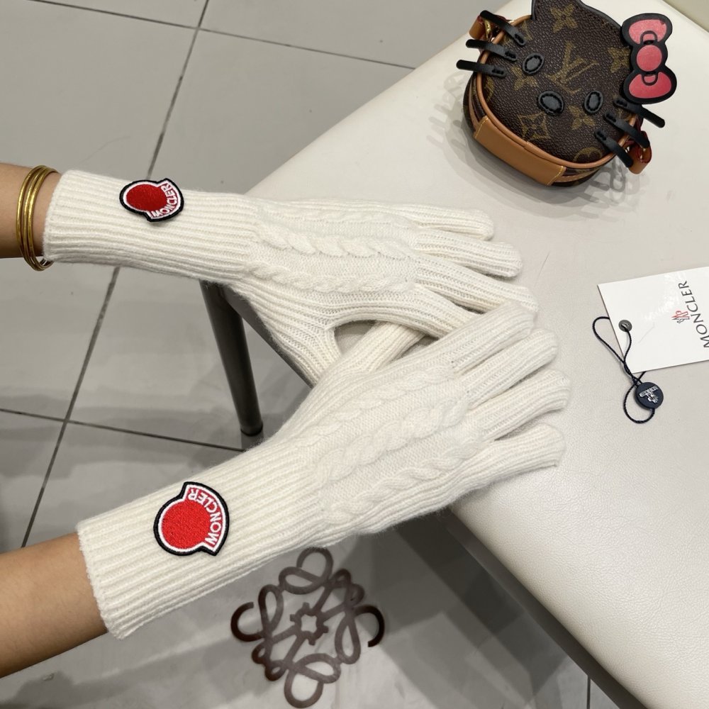 Gloves woolen women's