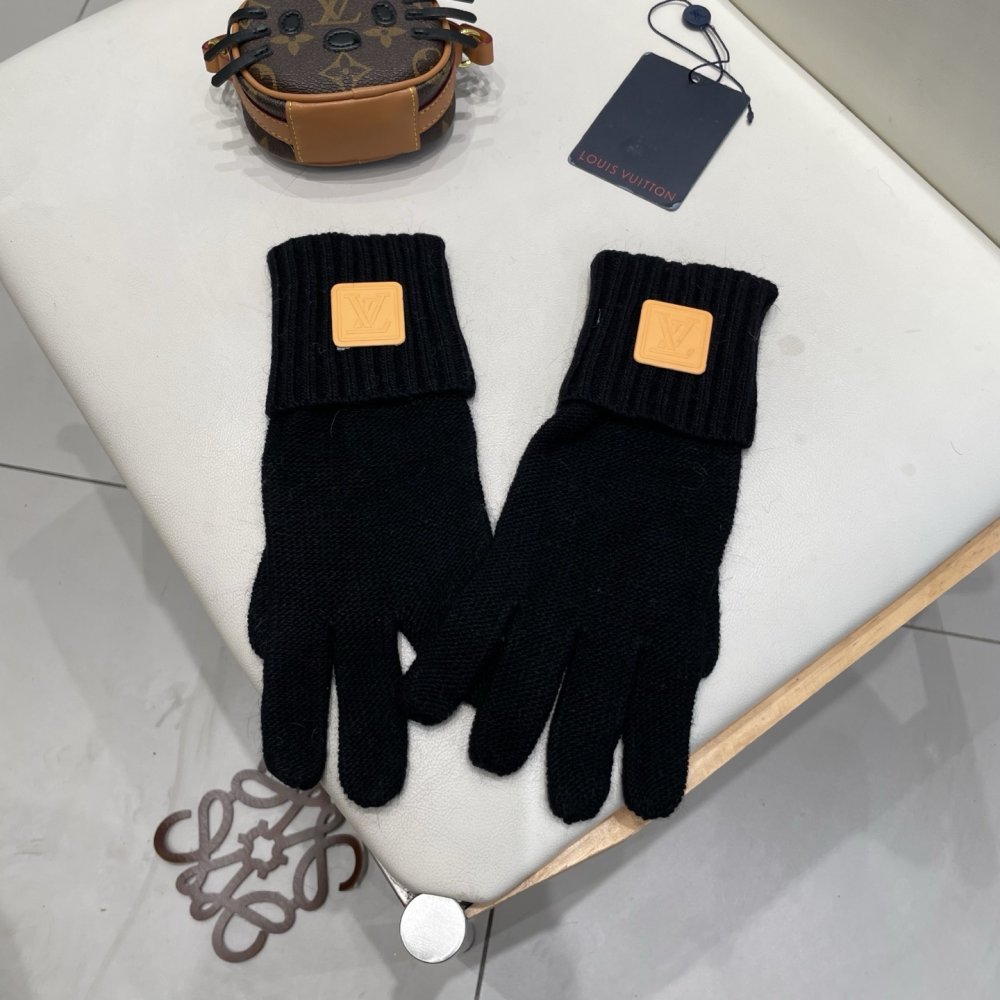 Gloves woolen women's
